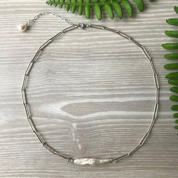 Luna Short Pearl Necklace